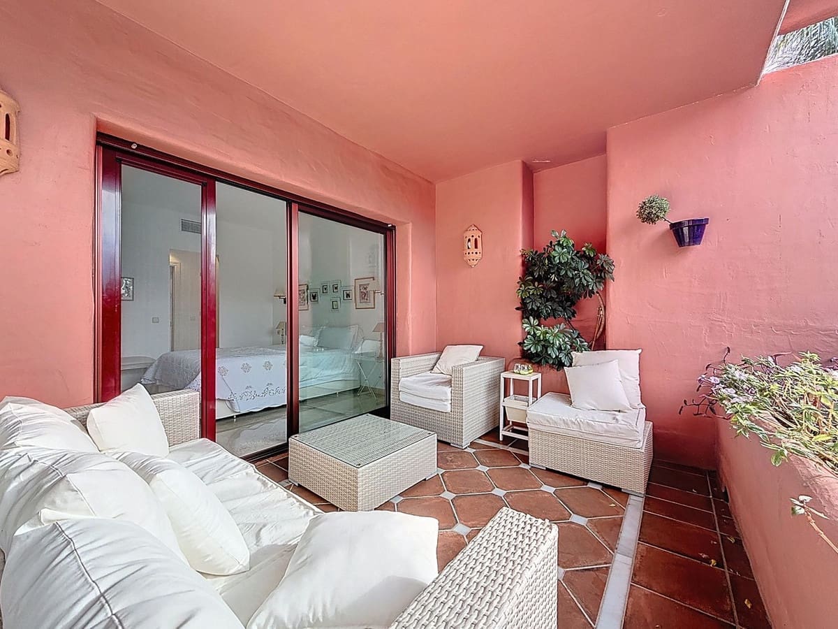 2 Zimmer Apartment zu verkaufen in Costalita mit Pool Garage - 1.183.000 € (Ref: 9536975)