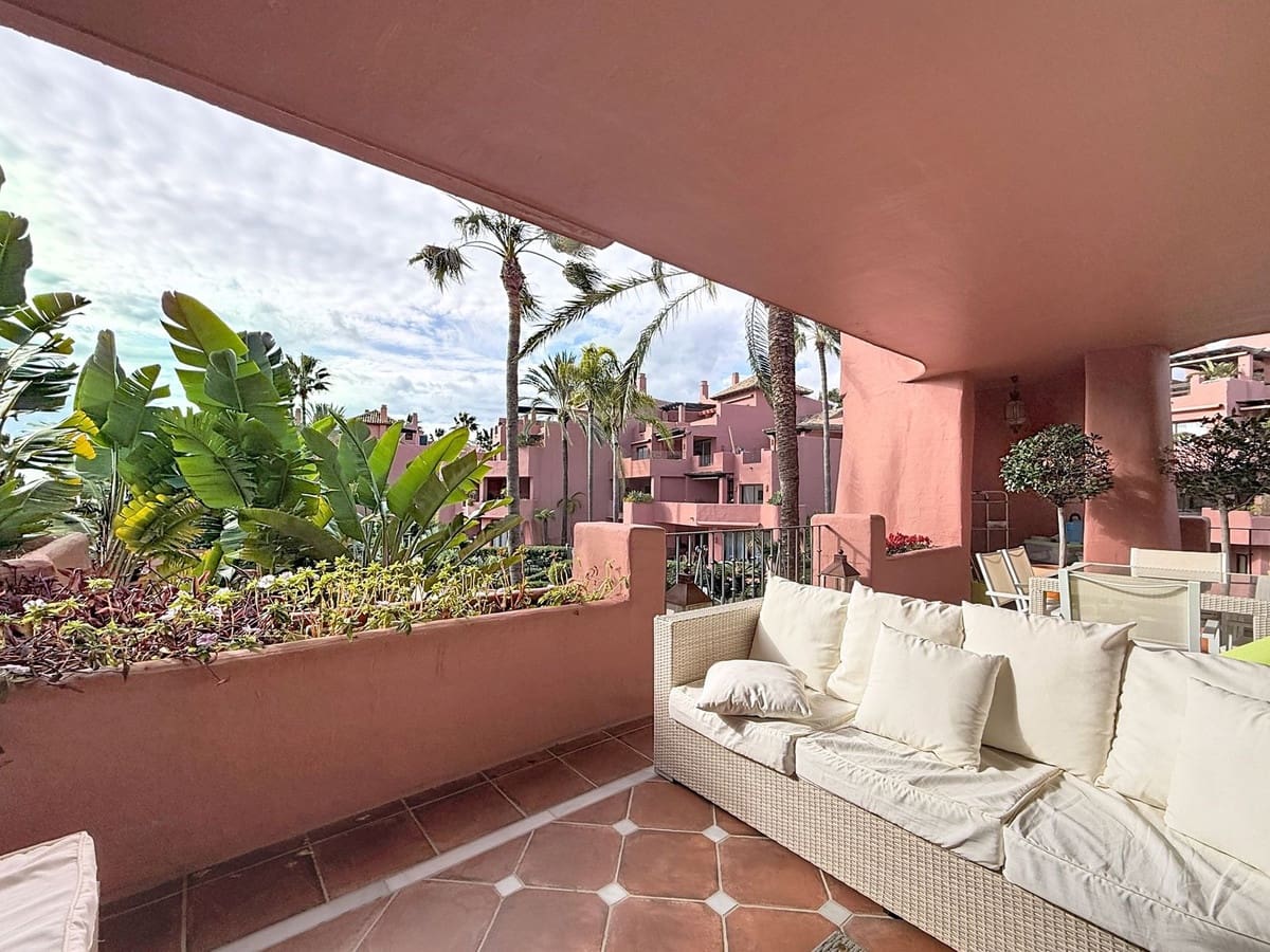 2 Zimmer Apartment zu verkaufen in Costalita mit Pool Garage - 1.183.000 € (Ref: 9536975)