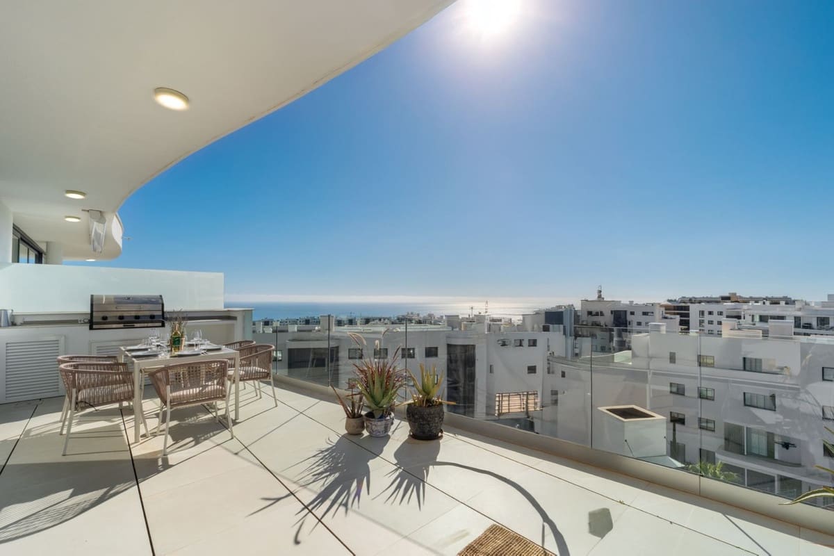 Apartamento de 2 habitaciones en Fuengirola en venta con piscina garaje - 630.000 € (Ref: 9536987)