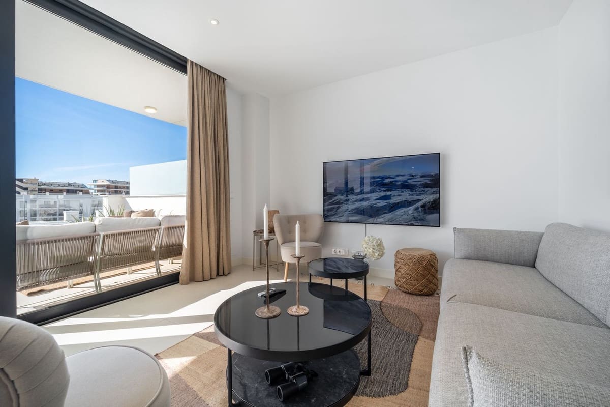 Apartamento de 2 habitaciones en Fuengirola en venta con piscina garaje - 630.000 € (Ref: 9536987)