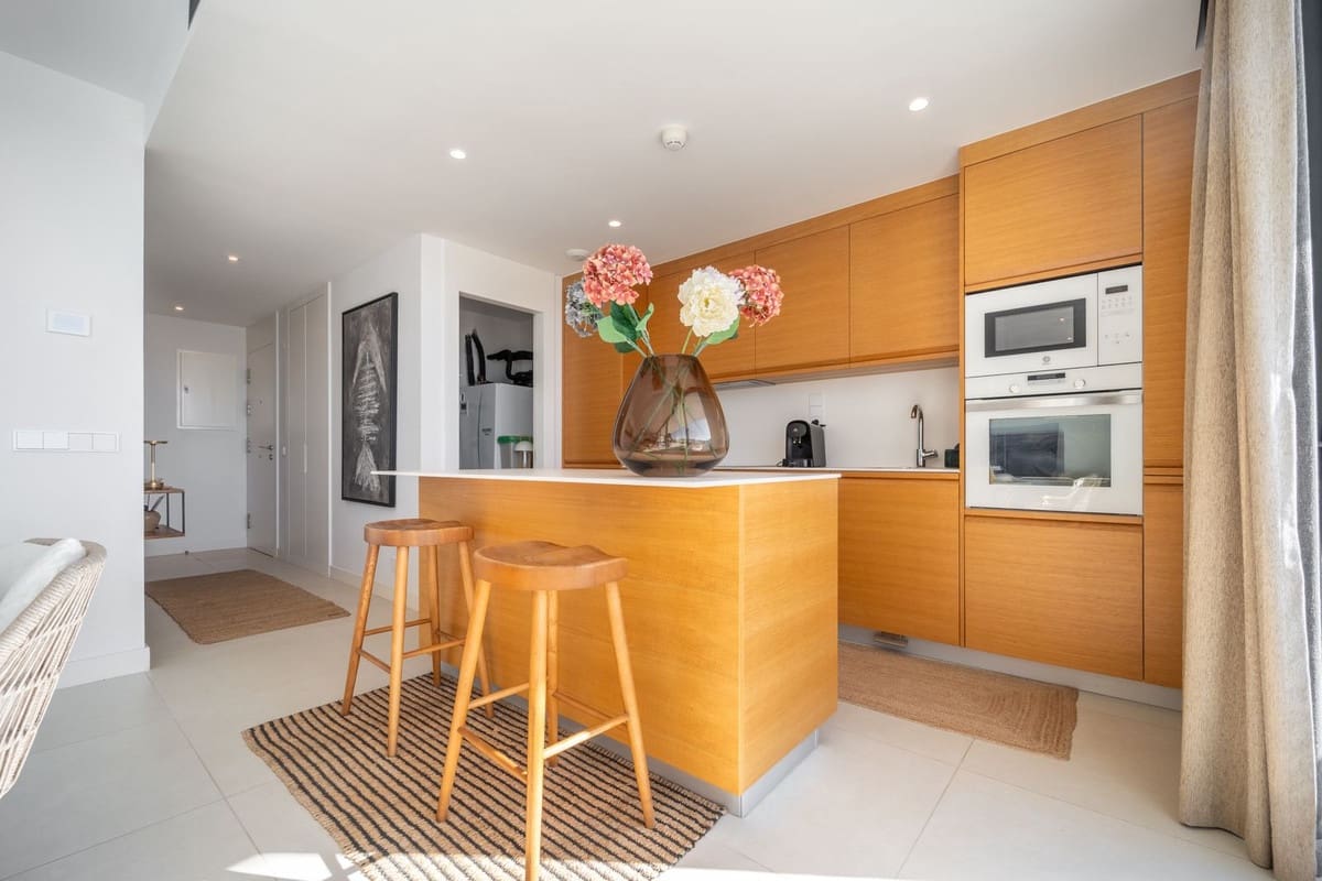 Apartamento de 2 habitaciones en Fuengirola en venta con piscina garaje - 630.000 € (Ref: 9536987)