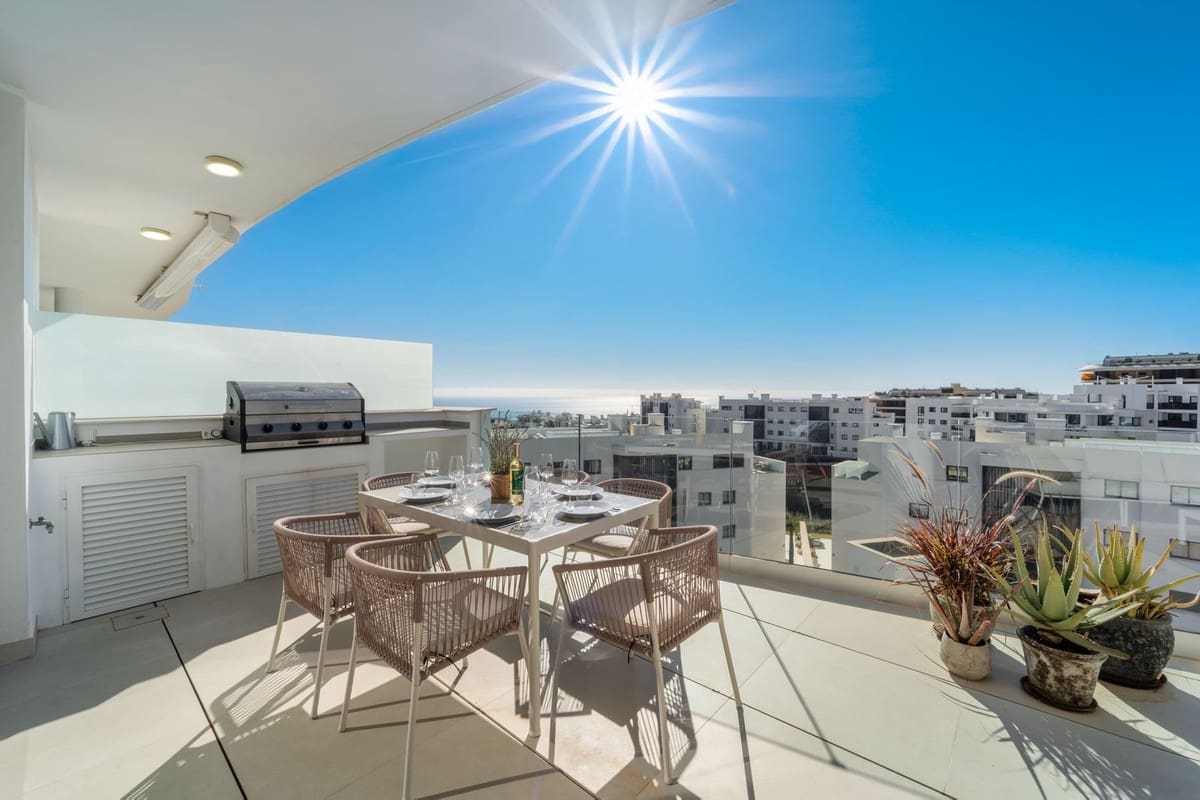 Apartamento de 2 habitaciones en Fuengirola en venta con piscina garaje - 630.000 € (Ref: 9536987)