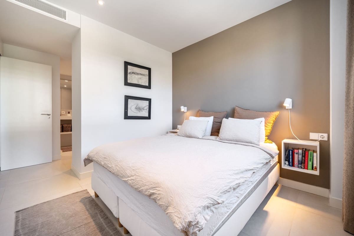 Apartamento de 2 habitaciones en Fuengirola en venta con piscina garaje - 630.000 € (Ref: 9536987)