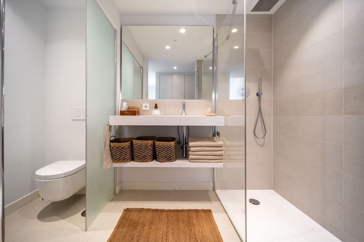 Apartamento de 2 habitaciones en Fuengirola en venta con piscina garaje - 630.000 € (Ref: 9536987)