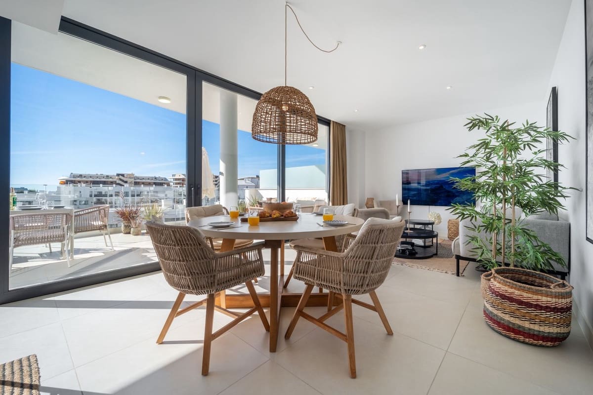 Apartamento de 2 habitaciones en Fuengirola en venta con piscina garaje - 630.000 € (Ref: 9536987)