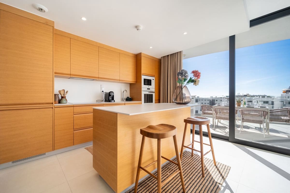 Apartamento de 2 habitaciones en Fuengirola en venta con piscina garaje - 630.000 € (Ref: 9536987)