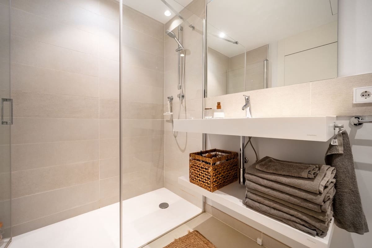 Apartamento de 2 habitaciones en Fuengirola en venta con piscina garaje - 630.000 € (Ref: 9536987)