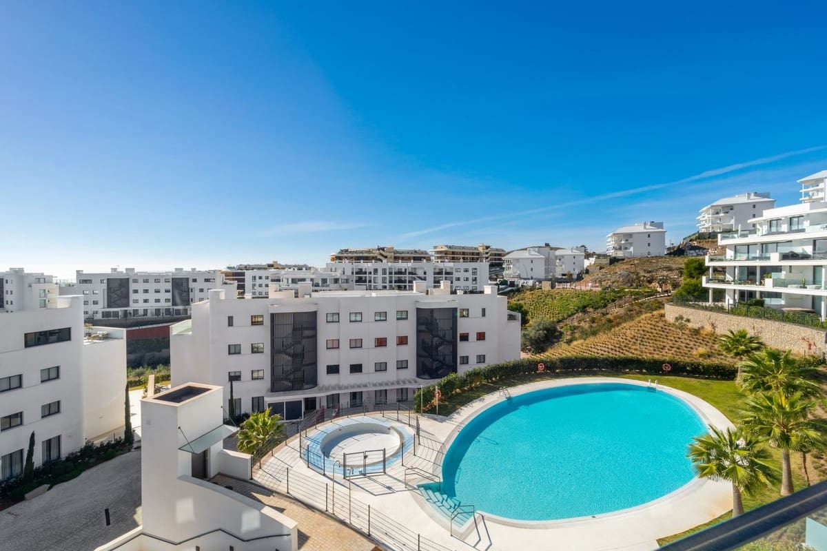 Apartamento de 2 habitaciones en Fuengirola en venta con piscina garaje - 630.000 € (Ref: 9536987)
