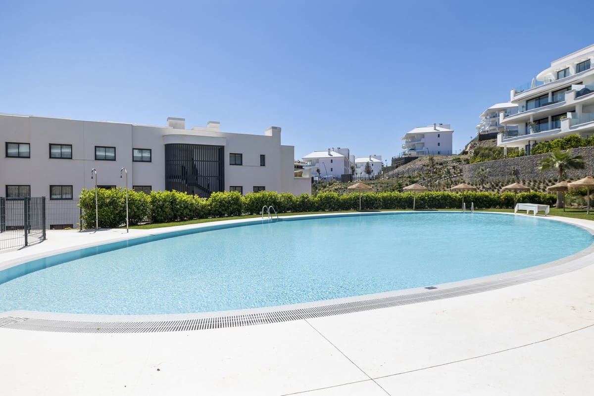 Apartamento de 2 habitaciones en Fuengirola en venta con piscina garaje - 630.000 € (Ref: 9536987)