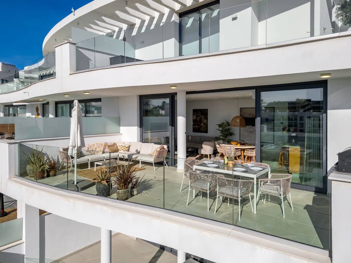 Apartamento de 2 habitaciones en Fuengirola en venta con piscina garaje - 630.000 € (Ref: 9536987)