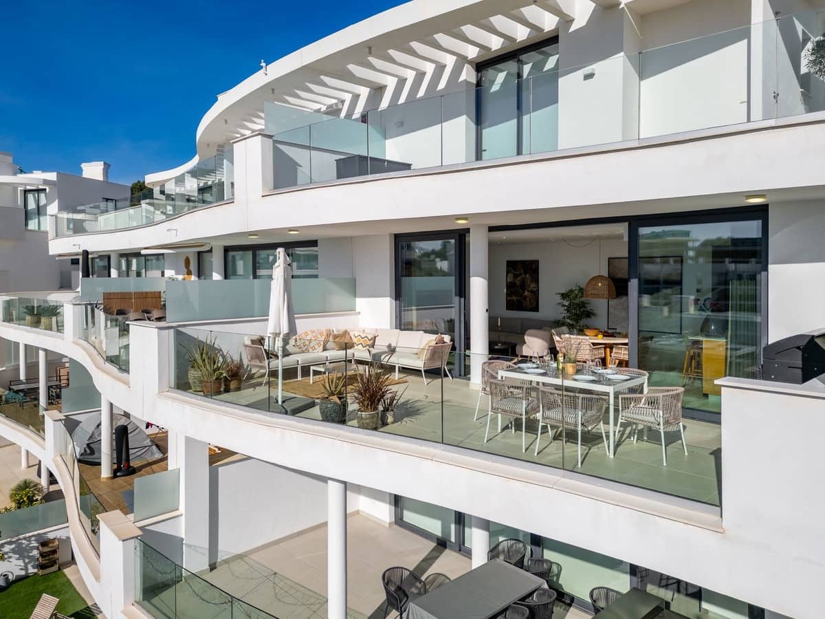 Apartamento de 2 habitaciones en Fuengirola en venta con piscina garaje - 630.000 € (Ref: 9536987)