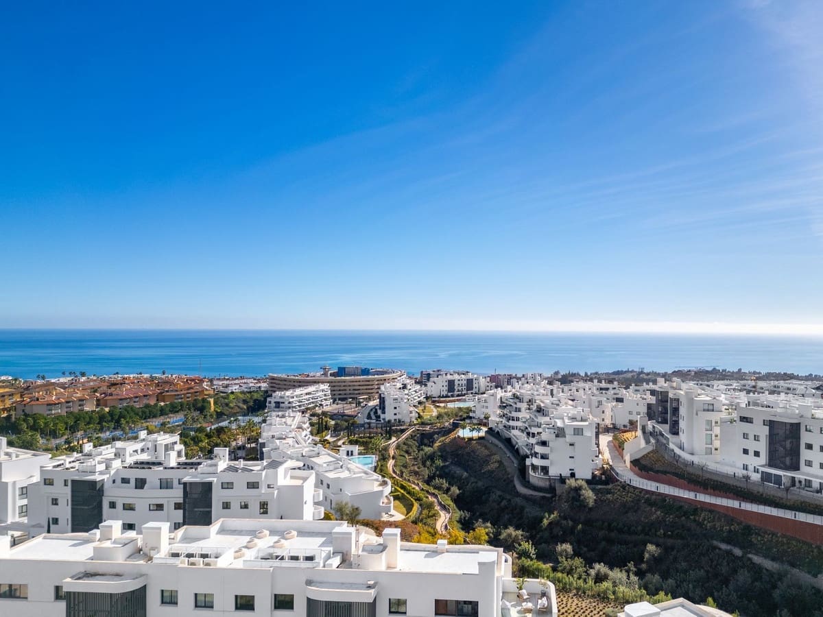 Apartamento de 2 habitaciones en Fuengirola en venta con piscina garaje - 630.000 € (Ref: 9536987)