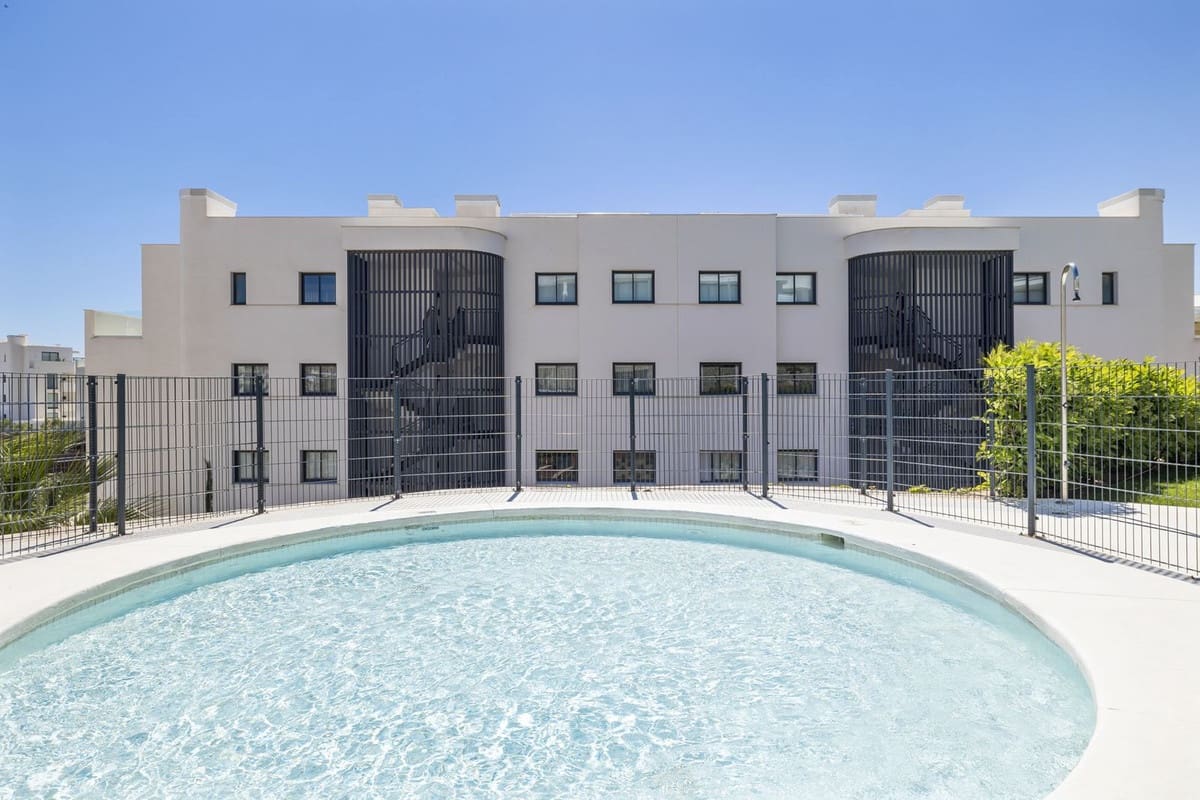 Apartamento de 2 habitaciones en Fuengirola en venta con piscina garaje - 630.000 € (Ref: 9536987)