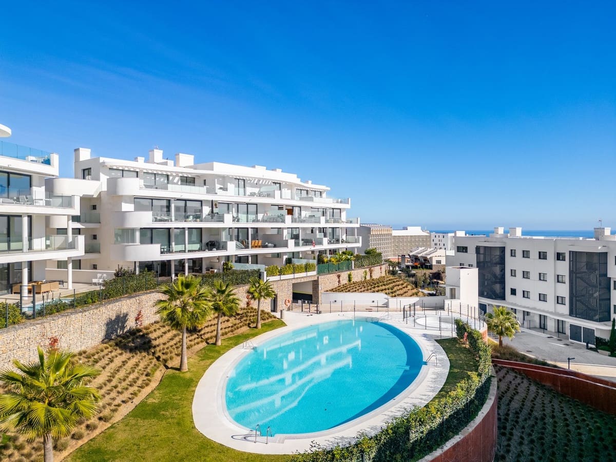 Apartamento de 2 habitaciones en Fuengirola en venta con piscina garaje - 630.000 € (Ref: 9536987)