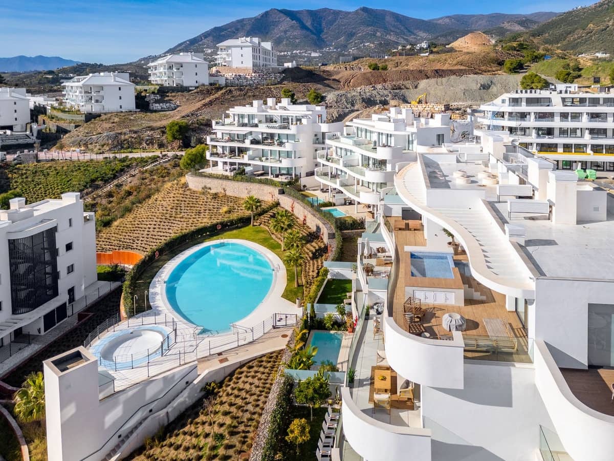 Apartamento de 2 habitaciones en Fuengirola en venta con piscina garaje - 630.000 € (Ref: 9536987)