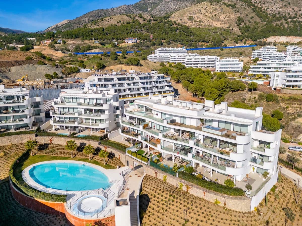 Apartamento de 2 habitaciones en Fuengirola en venta con piscina garaje - 630.000 € (Ref: 9536987)