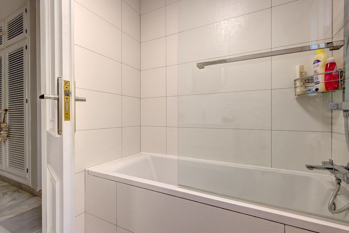 4 soverom Kjedet enebolig til salgs i Calahonda med svømmebasseng garasje - € 1 275 000 (Ref: 9536989)