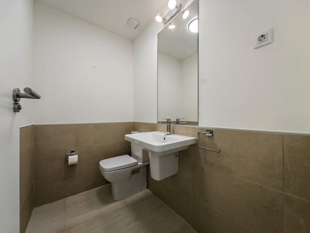 3 sovrum Takvåning till salu i Estepona med pool garage - 630 000 € (Ref: 9537014)