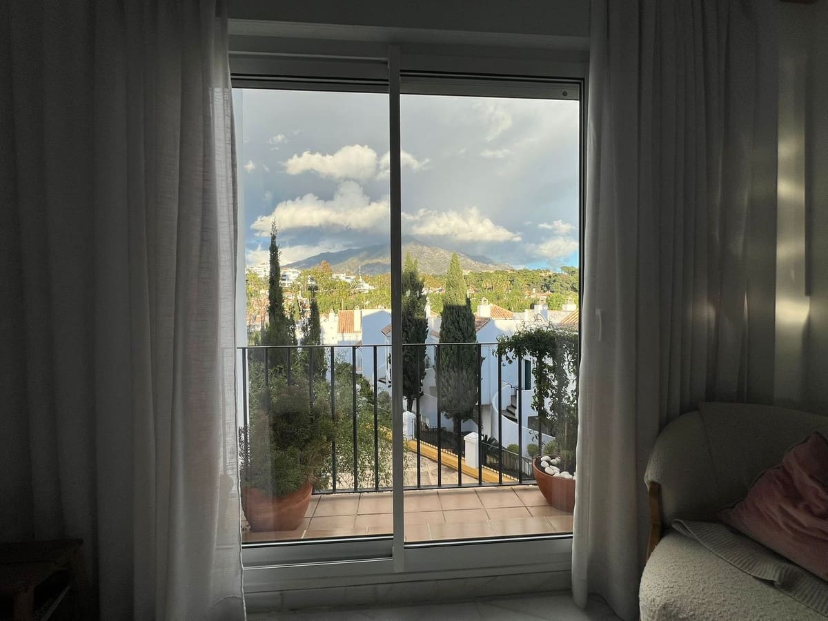 2 Zimmer Penthouse zu verkaufen in Nueva Andalucia mit Pool Garage - 440.000 € (Ref: 9537017)