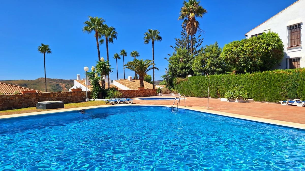 3 soveværelse Byhus til salg i Manilva med swimmingpool garage - € 425.000 (Ref: 9537018)