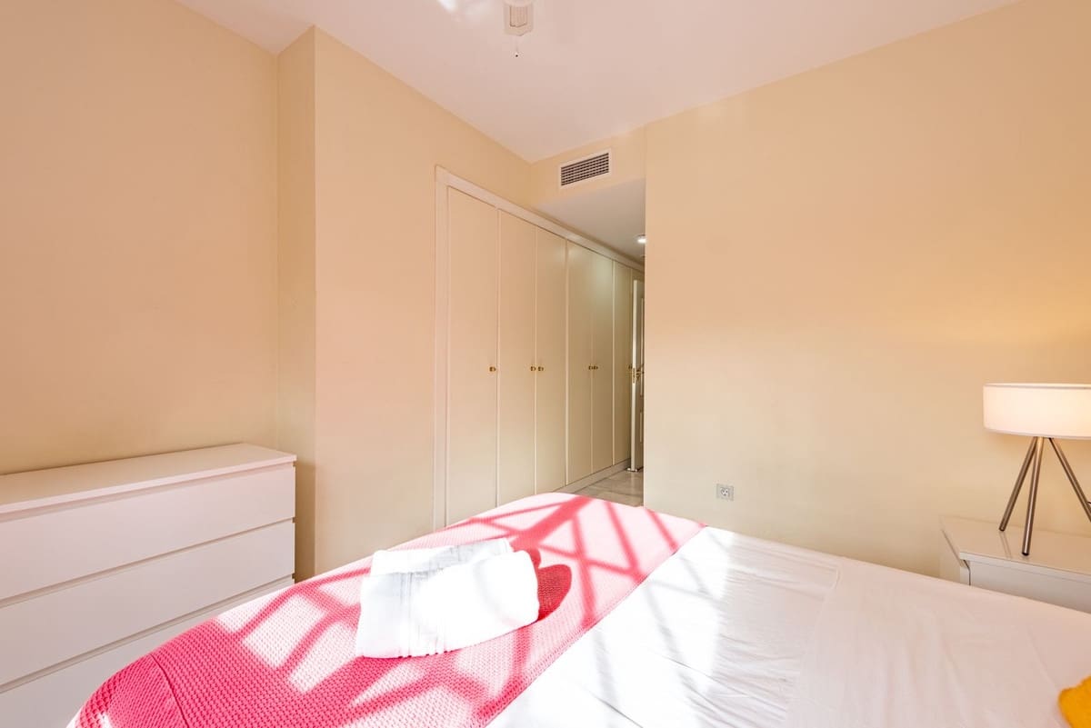 2 bedroom Apartment for sale in Estepona with pool garage - € 444,000 (Ref: 9537019)