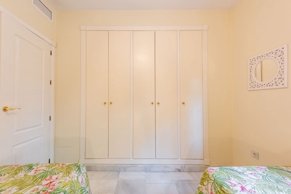 2 bedroom Apartment for sale in Estepona with pool garage - € 444,000 (Ref: 9537019)