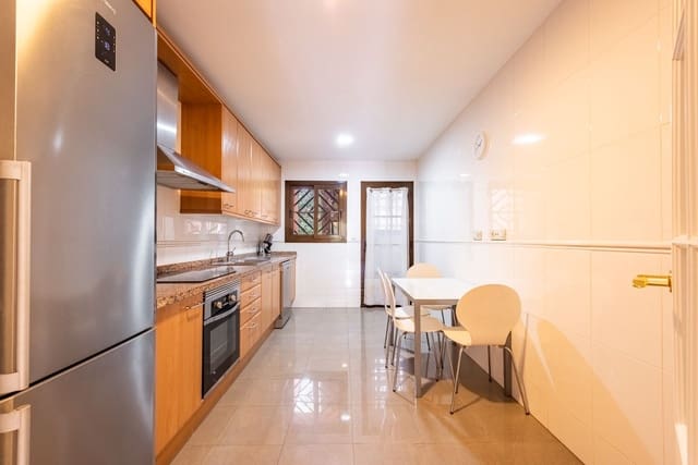 2 bedroom Apartment for sale in Estepona with pool garage - € 444,000 (Ref: 9537019)