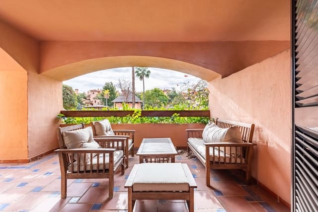 2 bedroom Apartment for sale in Estepona with pool garage - € 444,000 (Ref: 9537019)