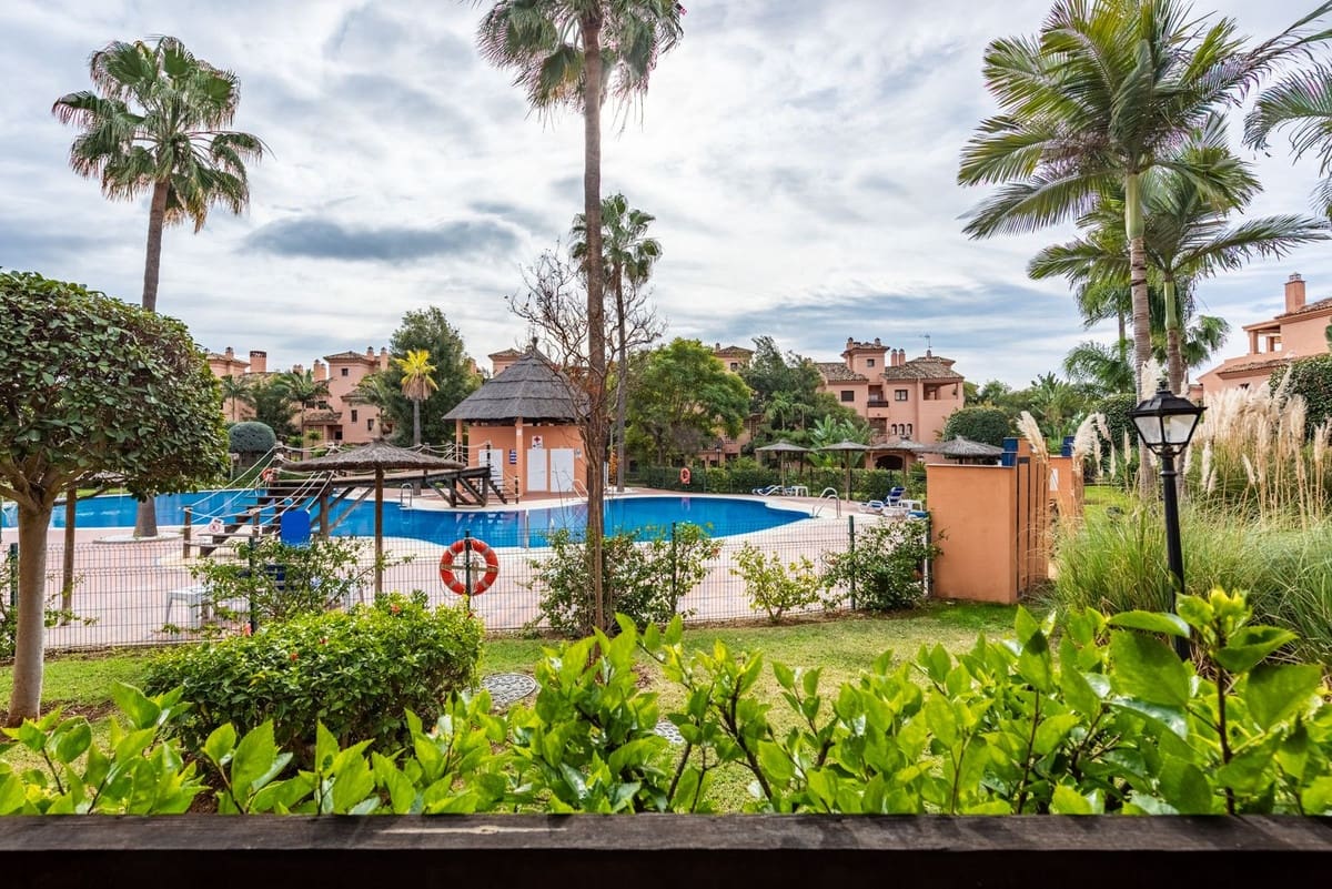 2 bedroom Apartment for sale in Estepona with pool garage - € 444,000 (Ref: 9537019)