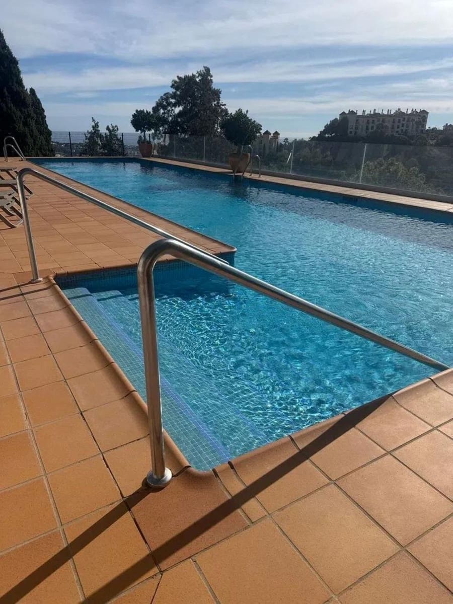 2 makuuhuone Huoneisto myytävänä paikassa La Quinta mukana uima-altaan 
autotalli - 445 000 € (Ref: 9537028)