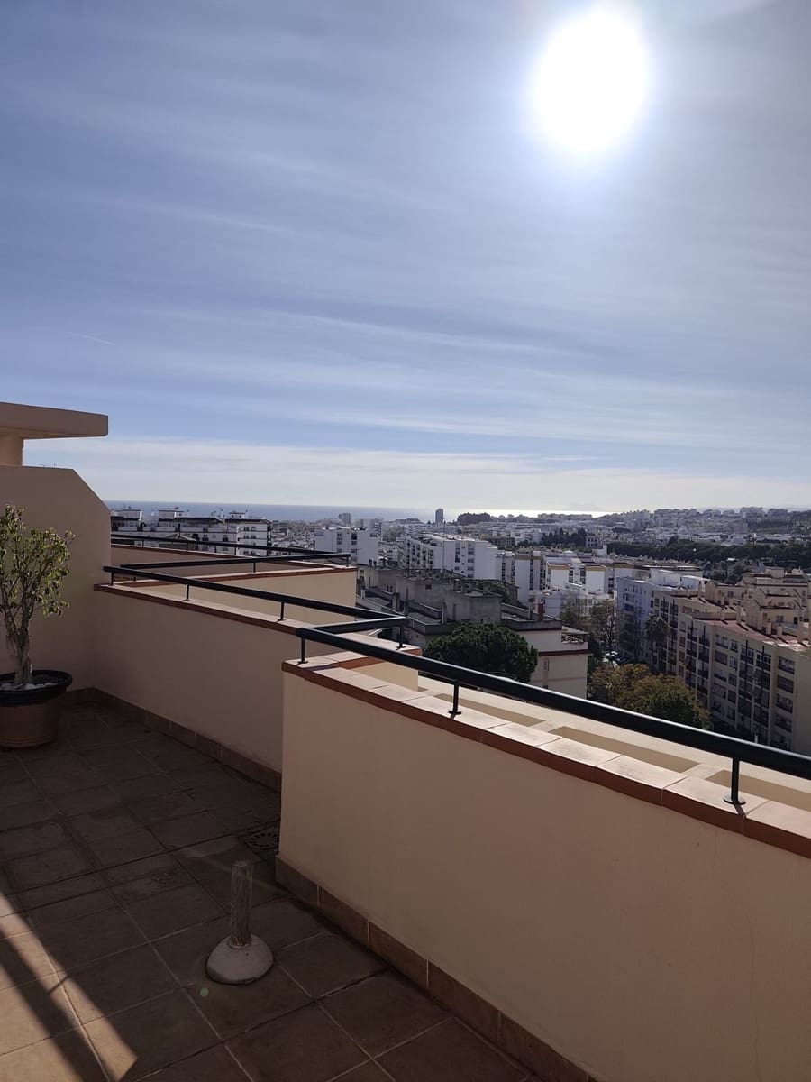 2 chambre Penthouse à vendre à Estepona avec piscine garage - 445 000 € (Ref: 9537029)