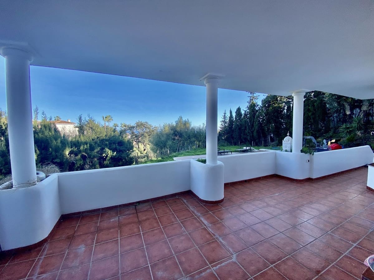 5 soverom Villa til salgs i Calahonda med svømmebasseng garasje - € 1 150 000 (Ref: 9549786)