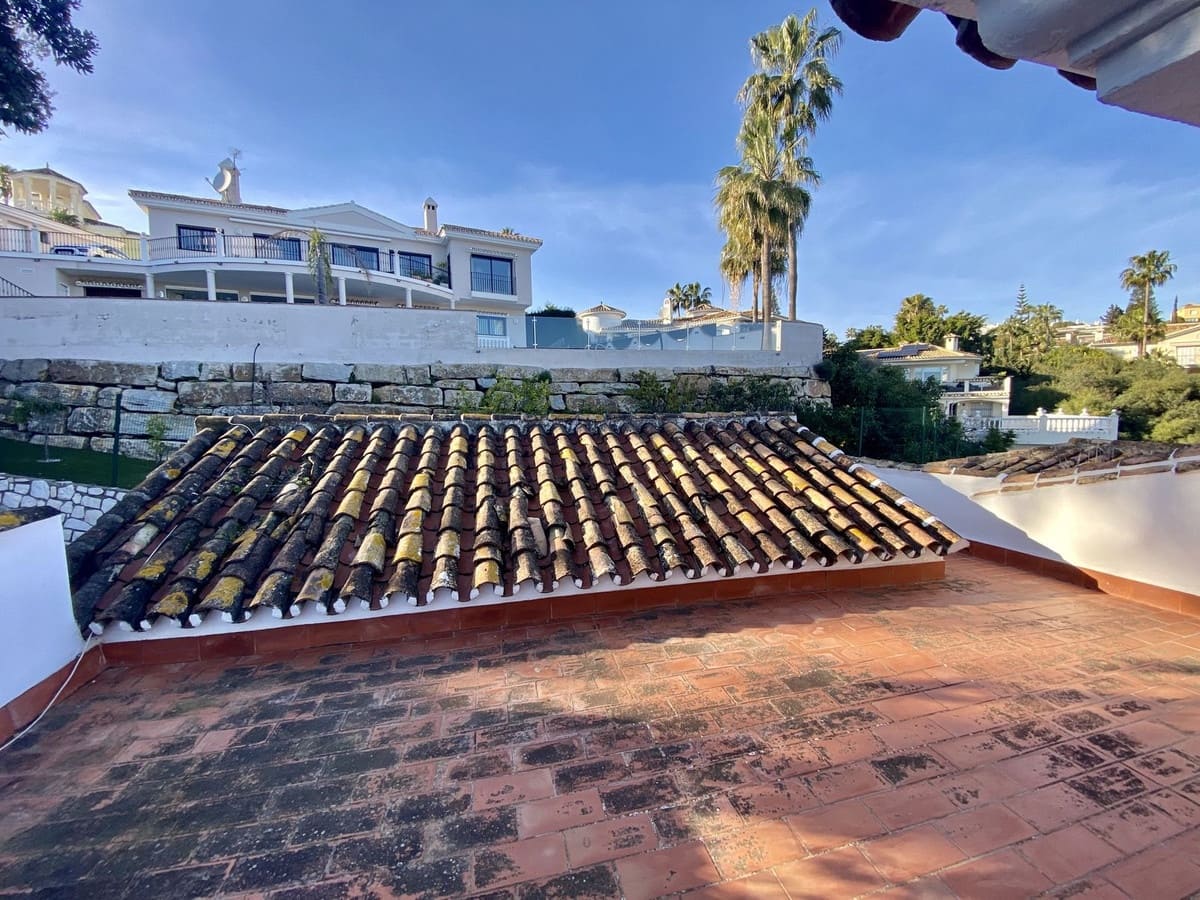 5 soverom Villa til salgs i Calahonda med svømmebasseng garasje - € 1 150 000 (Ref: 9549786)