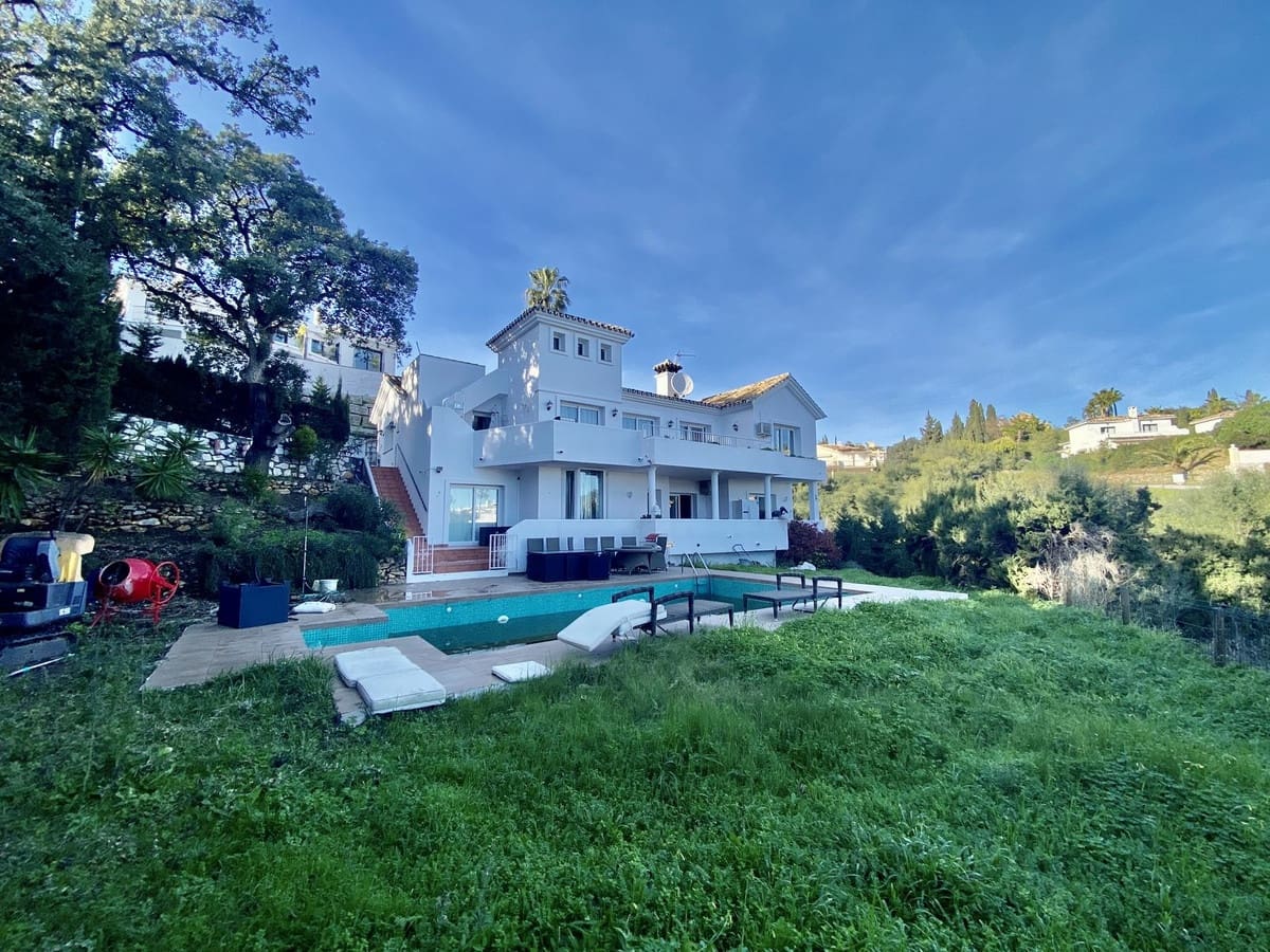 5 soverom Villa til salgs i Calahonda med svømmebasseng garasje - € 1 150 000 (Ref: 9549786)