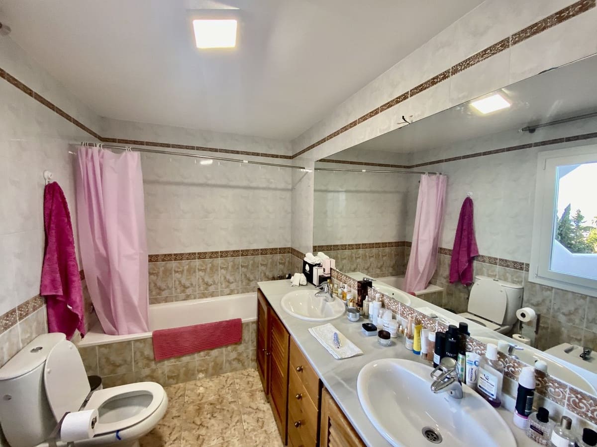 5 soverom Villa til salgs i Calahonda med svømmebasseng garasje - € 1 150 000 (Ref: 9549786)