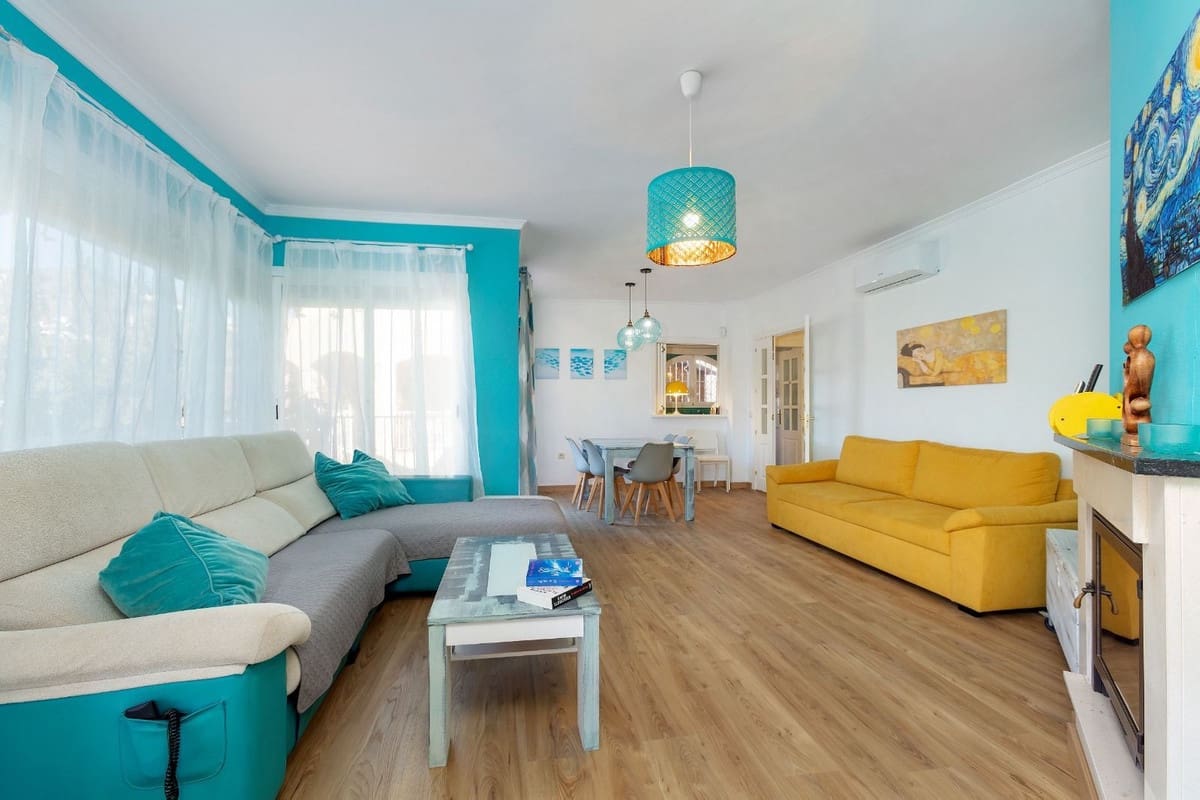 4 soverom Kjedet enebolig til salgs i Riviera del Sol med svømmebasseng garasje - € 495 000 (Ref: 9549801)