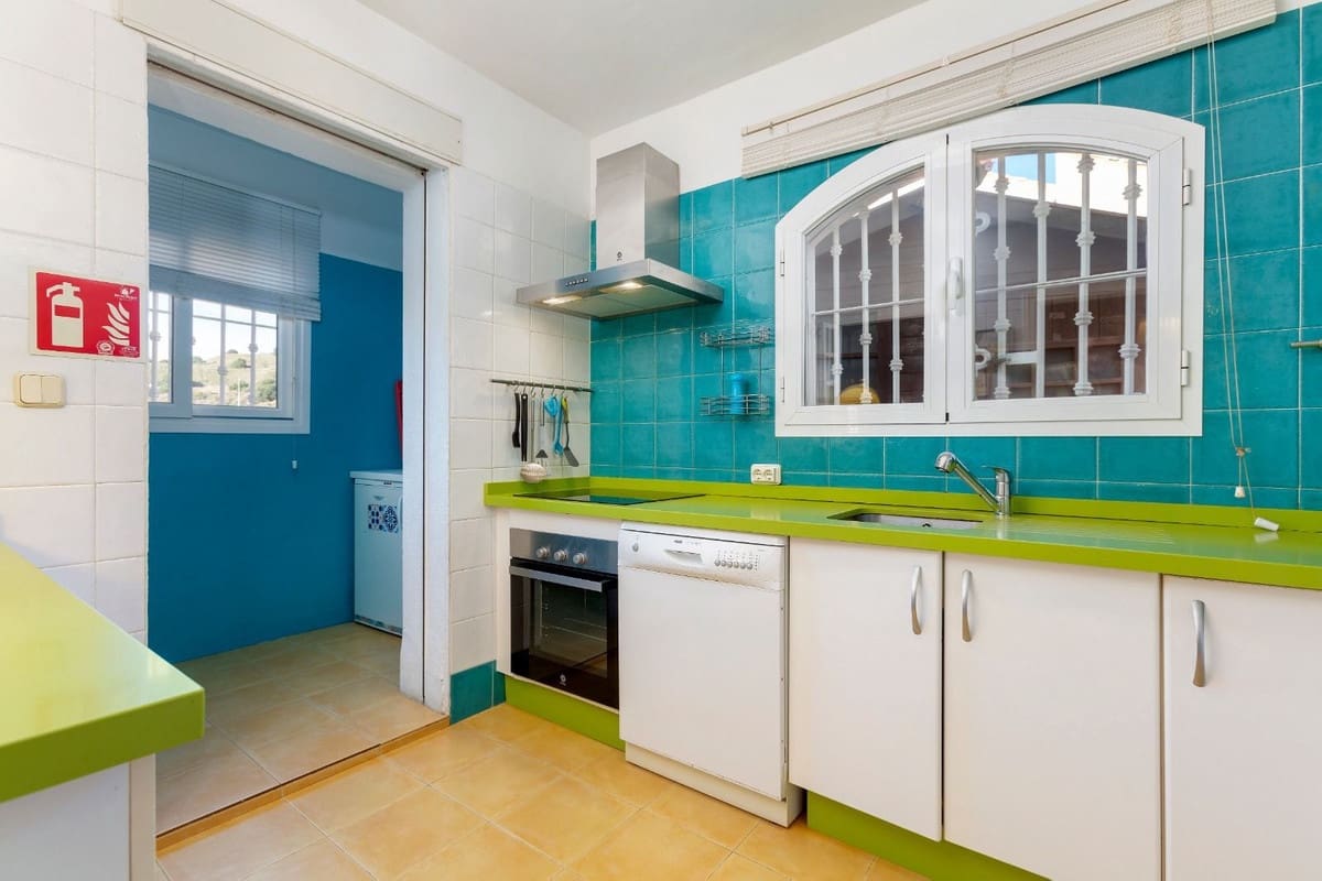 4 soverom Kjedet enebolig til salgs i Riviera del Sol med svømmebasseng garasje - € 495 000 (Ref: 9549801)