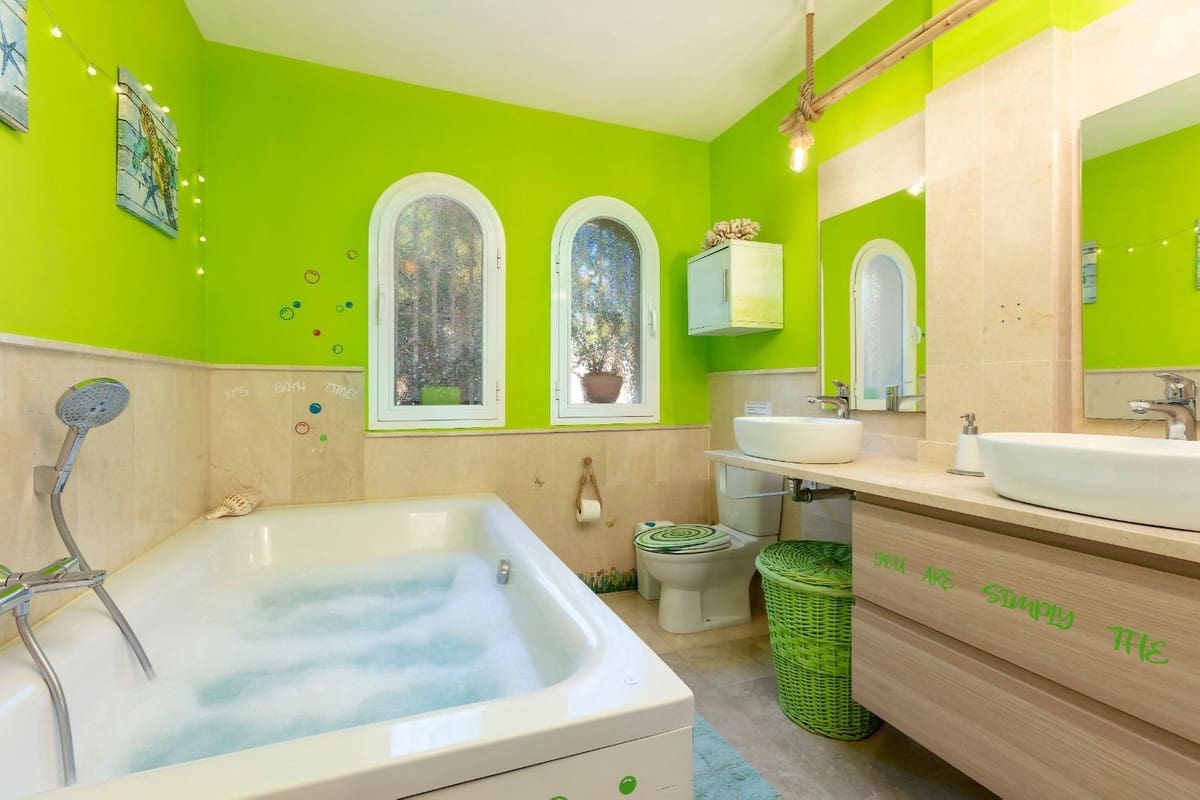 4 soverom Kjedet enebolig til salgs i Riviera del Sol med svømmebasseng garasje - € 495 000 (Ref: 9549801)