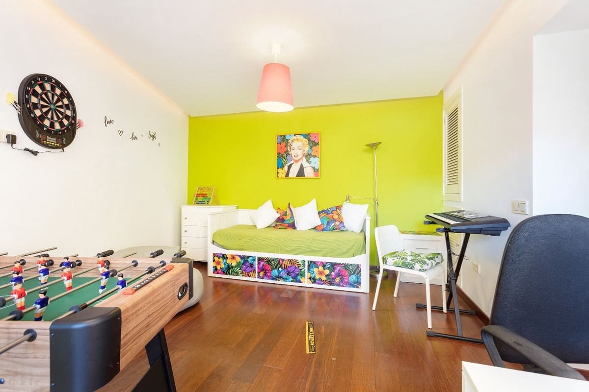 4 soverom Kjedet enebolig til salgs i Riviera del Sol med svømmebasseng garasje - € 495 000 (Ref: 9549801)