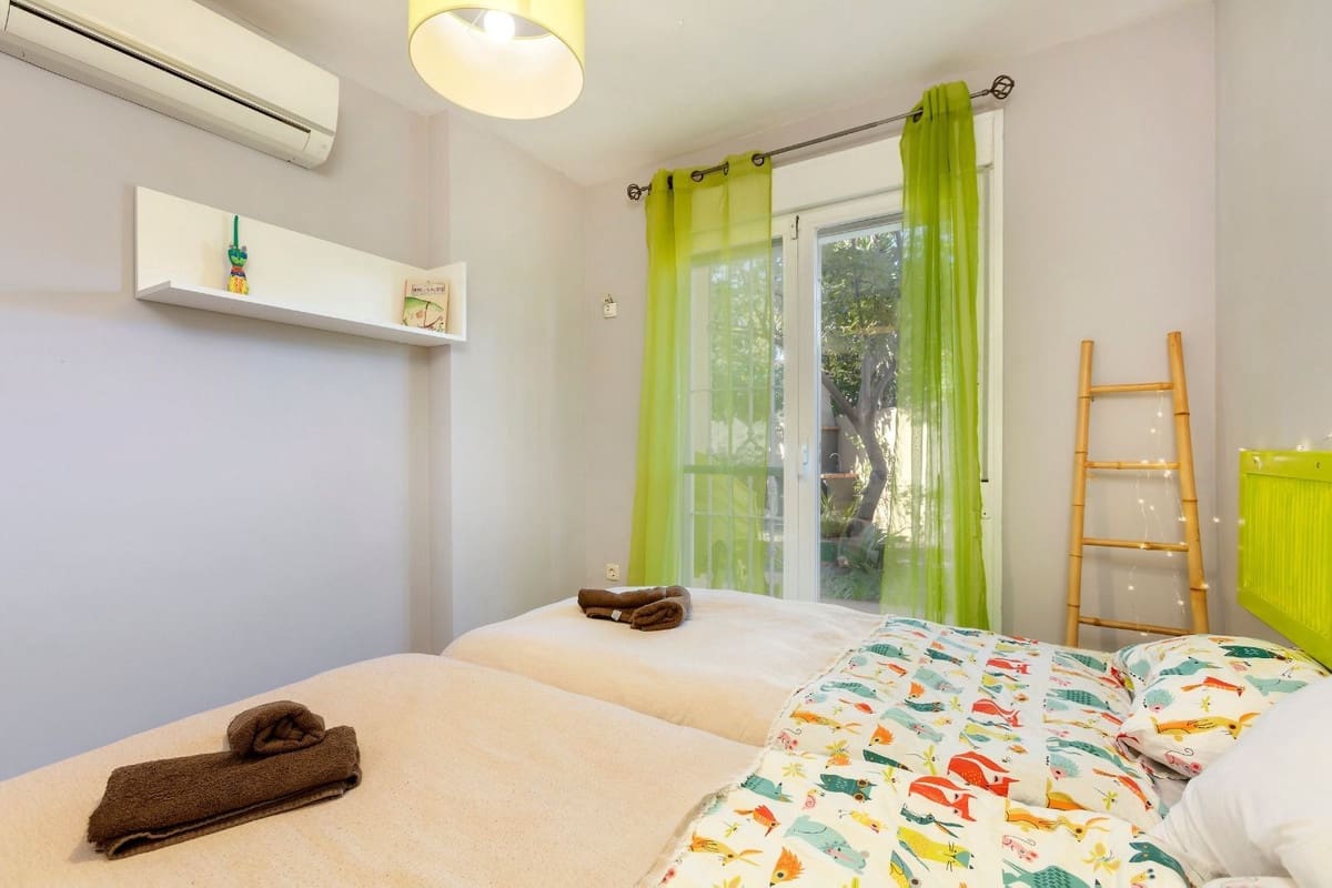 4 soverom Kjedet enebolig til salgs i Riviera del Sol med svømmebasseng garasje - € 495 000 (Ref: 9549801)