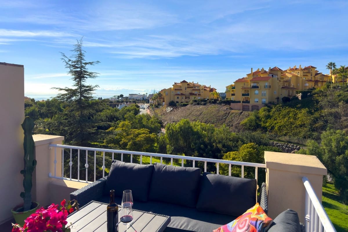 4 soverom Kjedet enebolig til salgs i Riviera del Sol med svømmebasseng garasje - € 495 000 (Ref: 9549801)