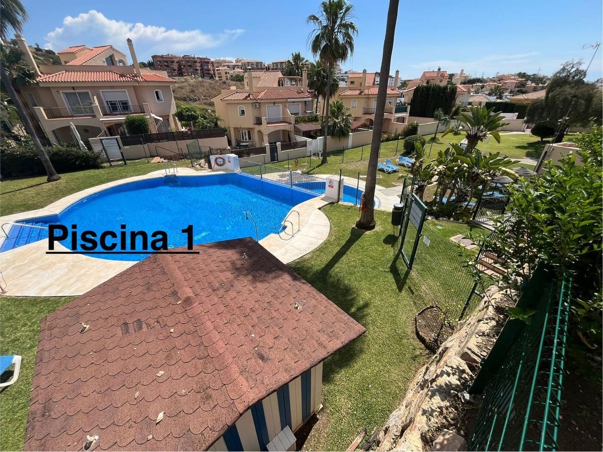 4 soverom Kjedet enebolig til salgs i Riviera del Sol med svømmebasseng garasje - € 495 000 (Ref: 9549801)