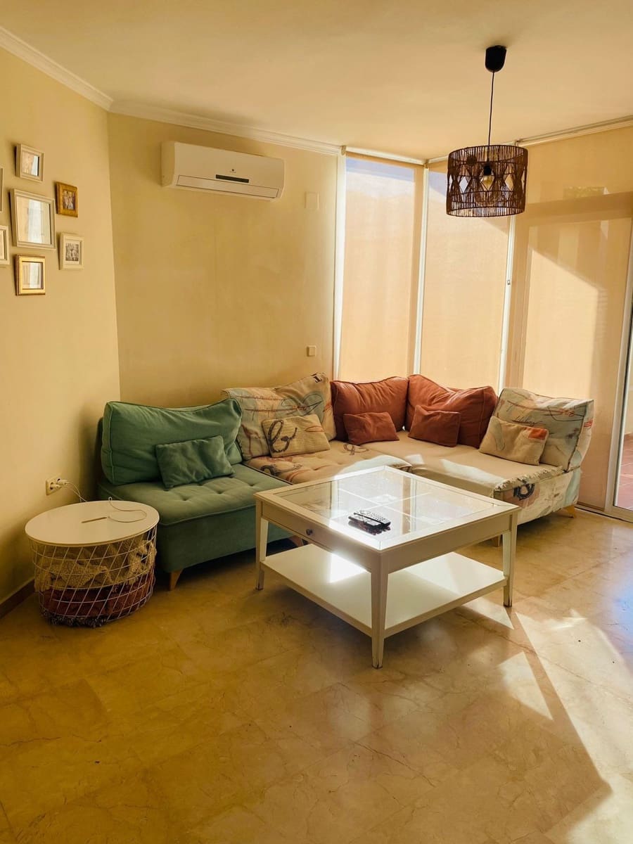 4 soveværelse Semi-Rækkehus til salg i Riviera del Sol med swimmingpool garage - € 460.000 (Ref: 9549807)