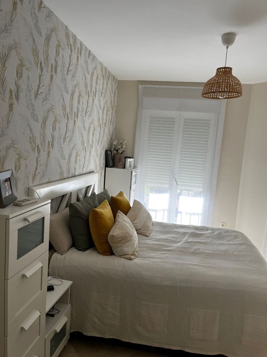 4 soveværelse Semi-Rækkehus til salg i Riviera del Sol med swimmingpool garage - € 460.000 (Ref: 9549807)