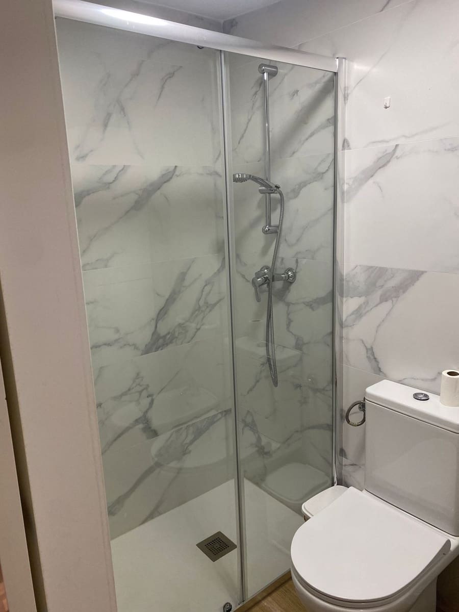 4 soveværelse Semi-Rækkehus til salg i Riviera del Sol med swimmingpool garage - € 460.000 (Ref: 9549807)