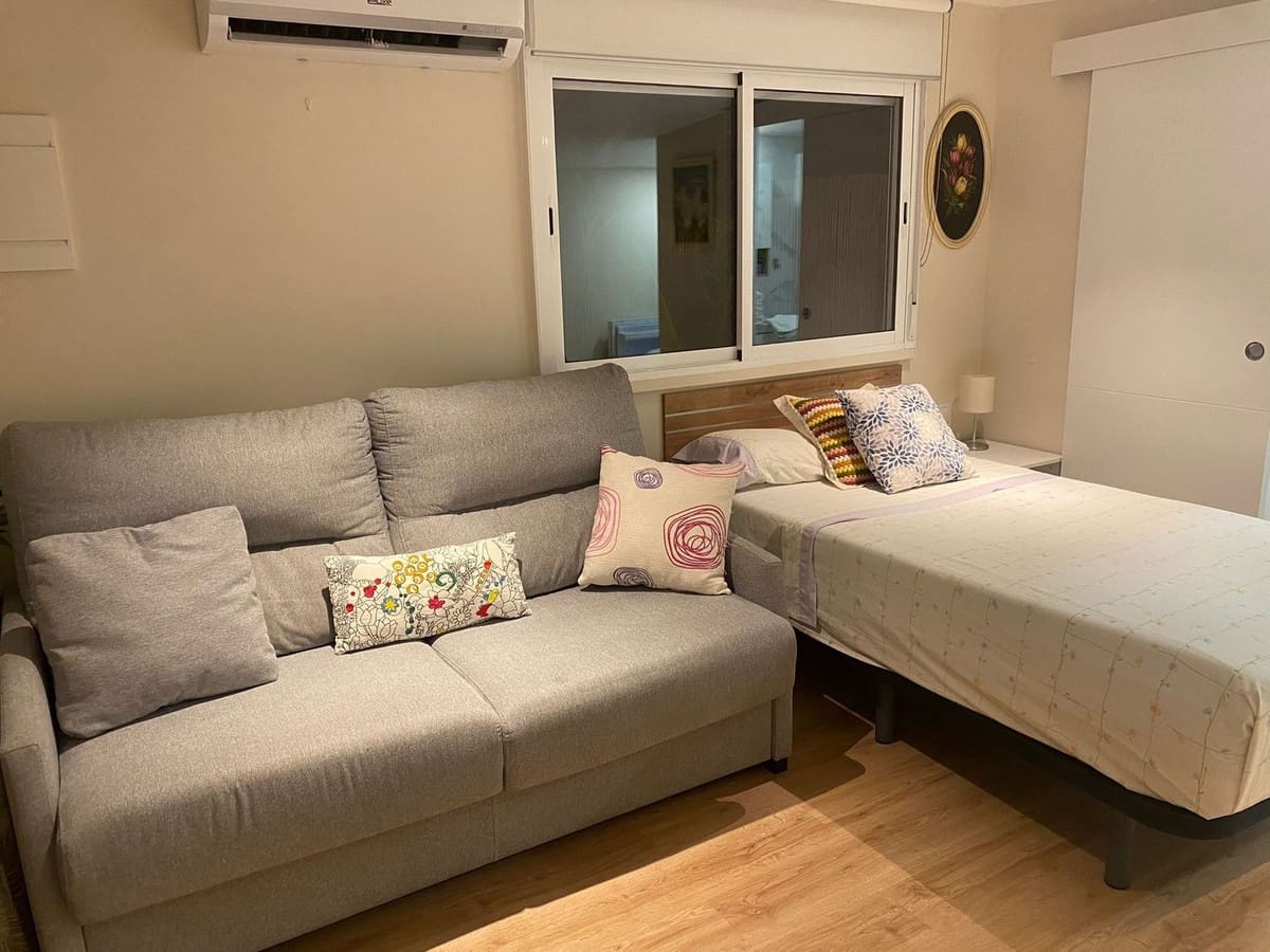 4 soveværelse Semi-Rækkehus til salg i Riviera del Sol med swimmingpool garage - € 460.000 (Ref: 9549807)