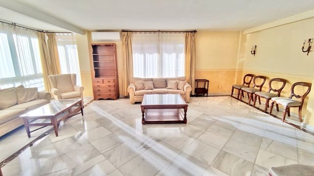 Apartamento de 4 habitaciones en Marbella en venta - 650.000 € (Ref: 9549808)