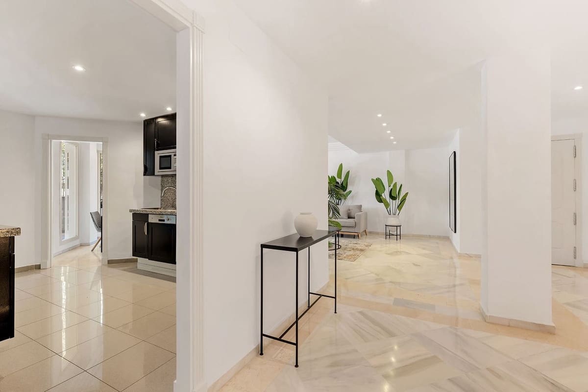 3 soveværelse Lejlighed til salg i Nueva Andalucia med swimmingpool garage - € 660.000 (Ref: 9549809)