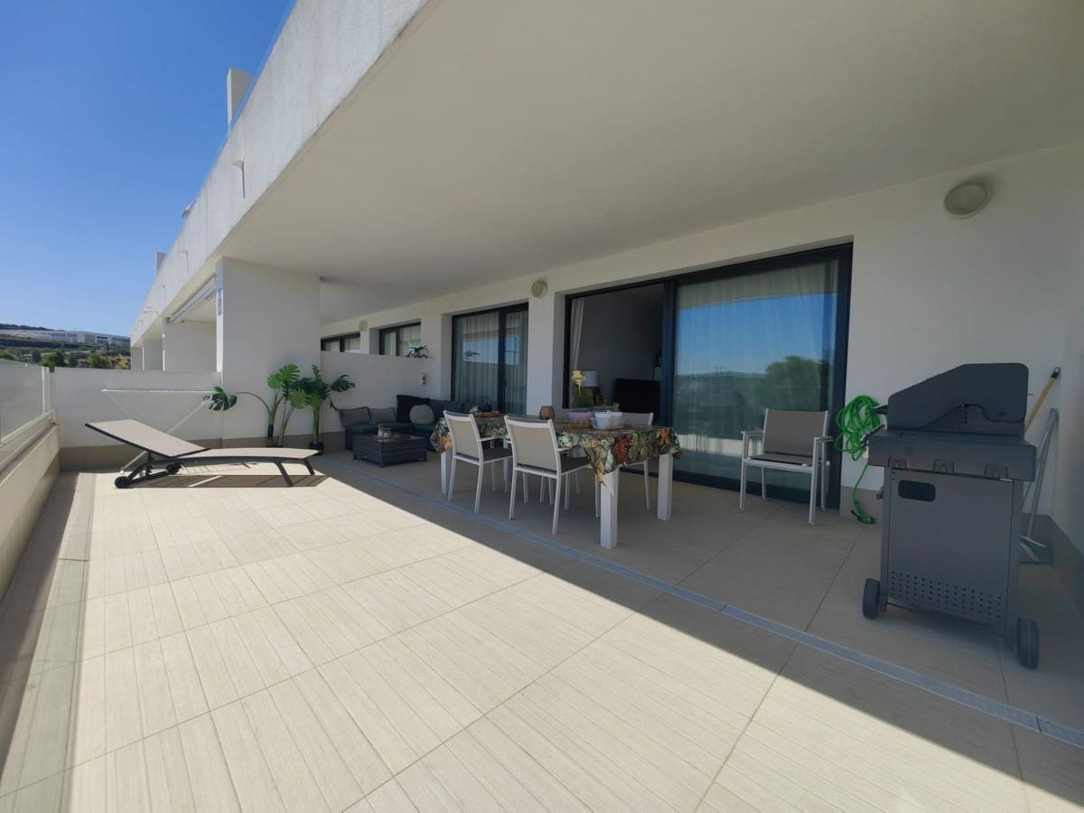 Apartamento de 3 habitaciones en Estepona en venta con piscina garaje - 485.000 € (Ref: 9549819)