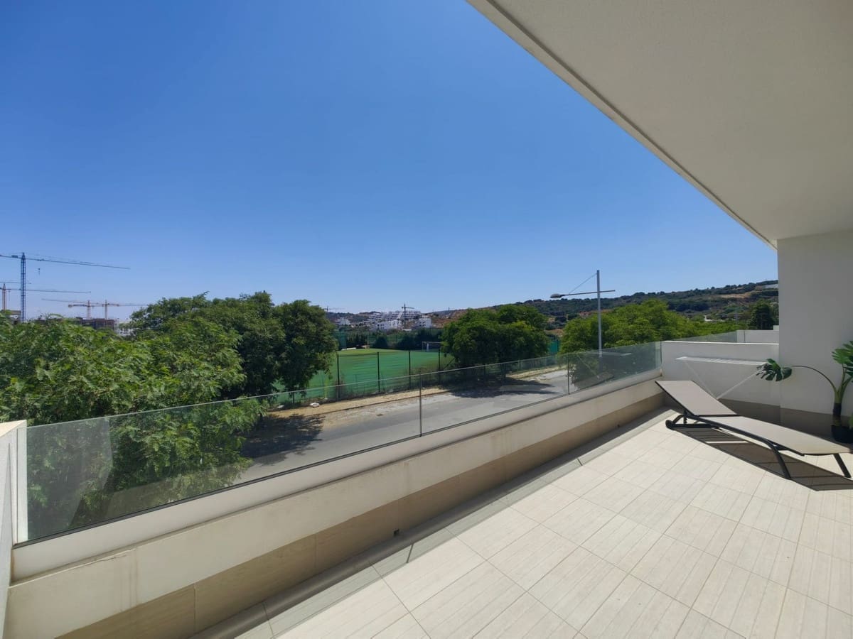 Apartamento de 3 habitaciones en Estepona en venta con piscina garaje - 485.000 € (Ref: 9549819)